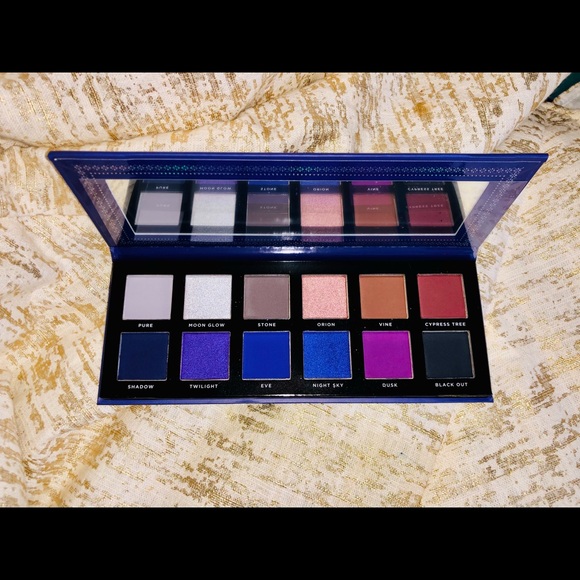 ACE BEAUTE Purple Paradise Fallen Eyeshadow pallet - Picture 6 of 9